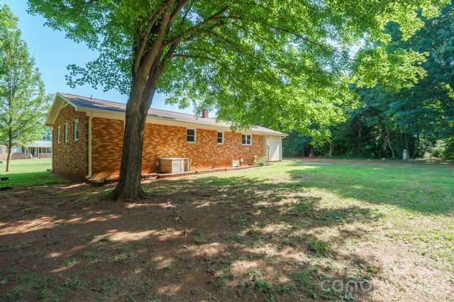 112 Summers Farm Road, Statesville, NC 28625
