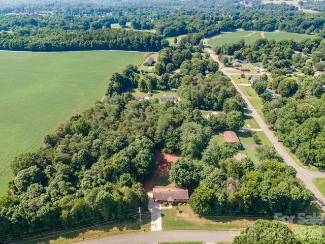 112 Summers Farm Road, Statesville, NC 28625