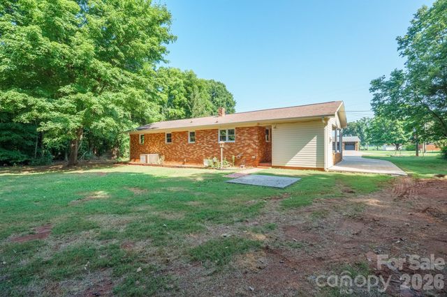 112 Summers Farm Road, Statesville, NC 28625