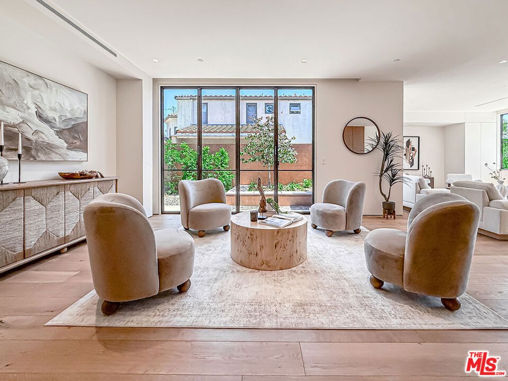 Image 12 of property listing at 421 19th Street, Santa Monica, CA 90402