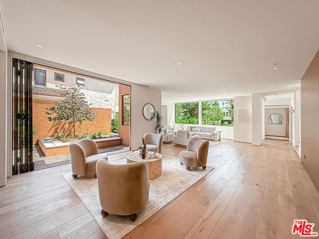 Image 13 of property listing at 421 19th Street, Santa Monica, CA 90402