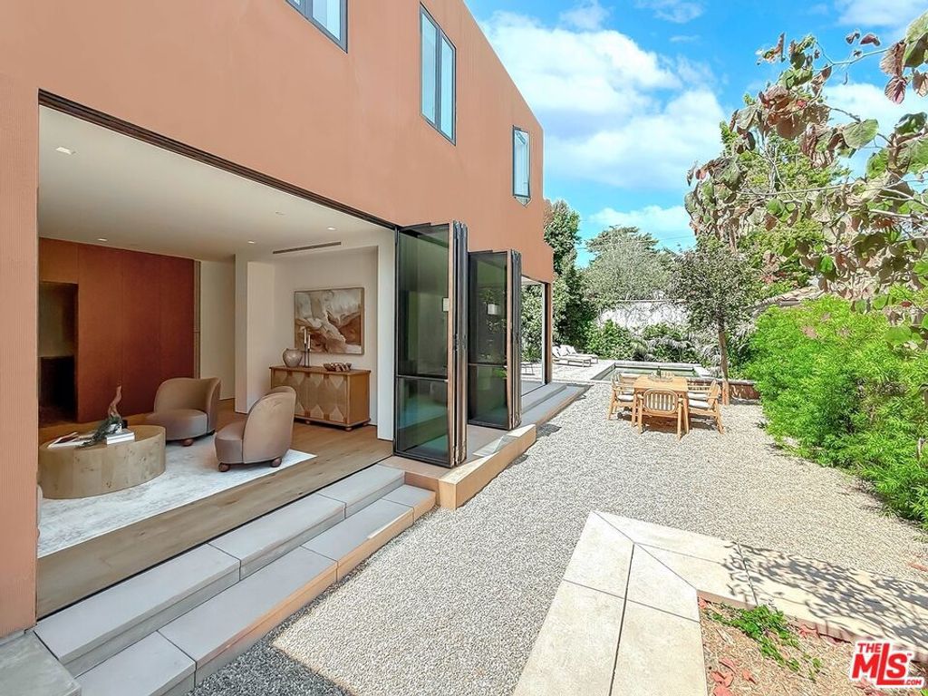 Image 14 of property listing at 421 19th Street, Santa Monica, CA 90402