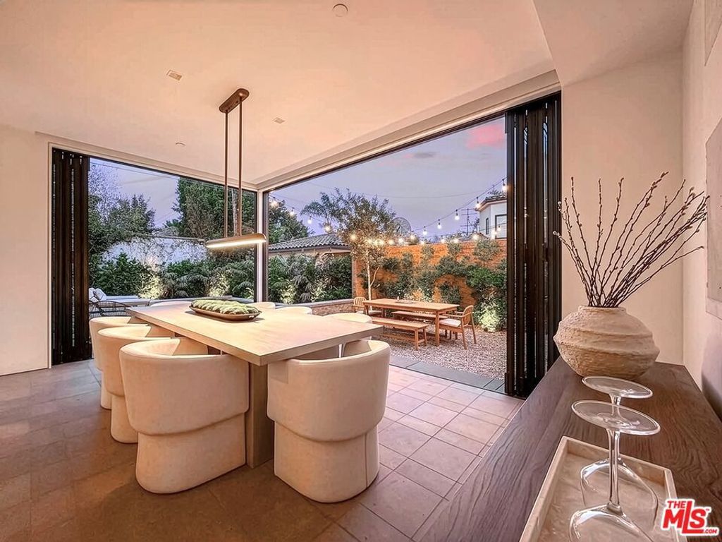 Image 32 of property listing at 421 19th Street, Santa Monica, CA 90402
