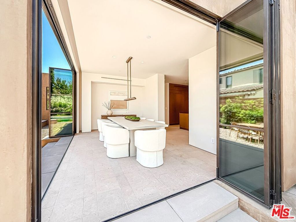Image 33 of property listing at 421 19th Street, Santa Monica, CA 90402
