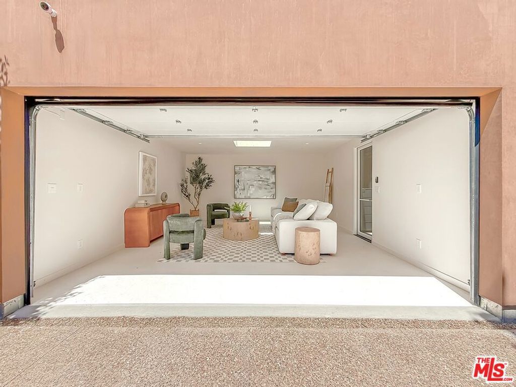 Image 37 of property listing at 421 19th Street, Santa Monica, CA 90402