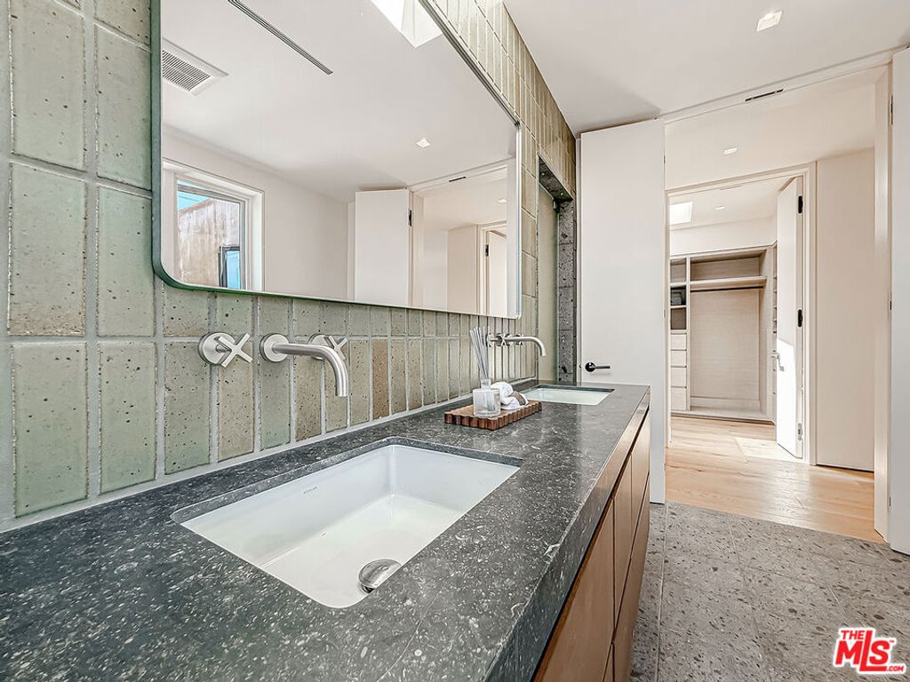 Image 62 of property listing at 421 19th Street, Santa Monica, CA 90402