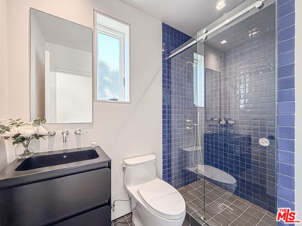 Image 65 of property listing at 421 19th Street, Santa Monica, CA 90402