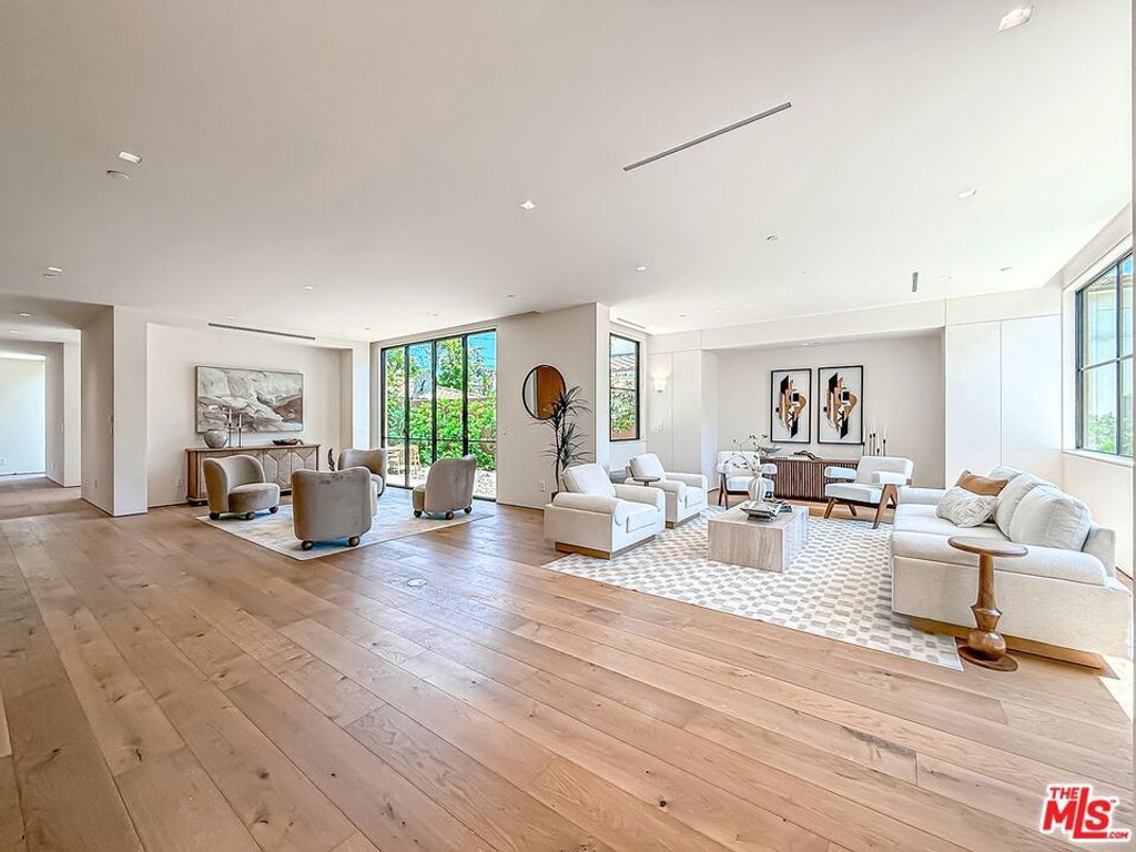 Image 7 of property listing at 421 19th Street, Santa Monica, CA 90402