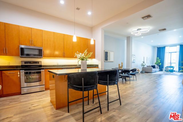 3223 W 6th Street 205, Los Angeles, CA 90020