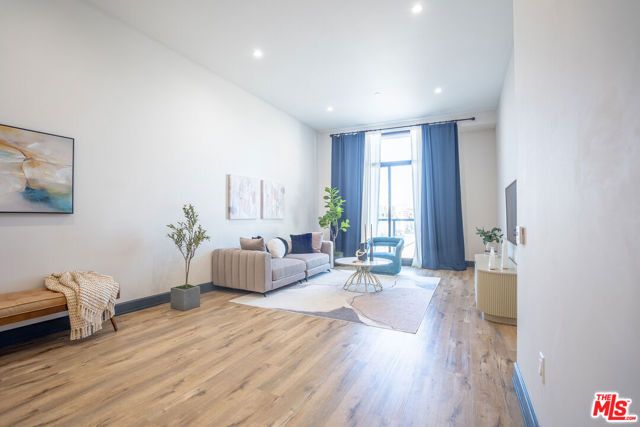 3223 W 6th Street 205, Los Angeles, CA 90020