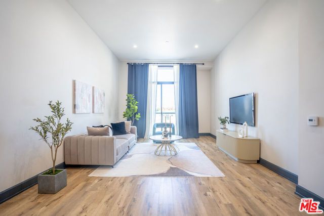 3223 W 6th Street 205, Los Angeles, CA 90020