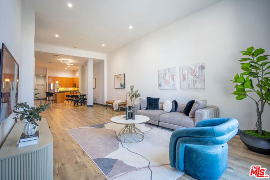 3223 W 6th Street 205, Los Angeles, CA 90020