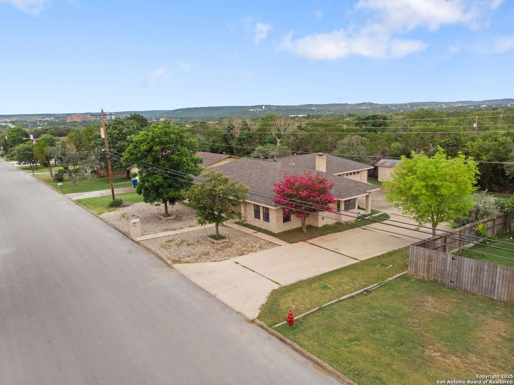 337 Mack Hollimon, Kerrville, TX 78028