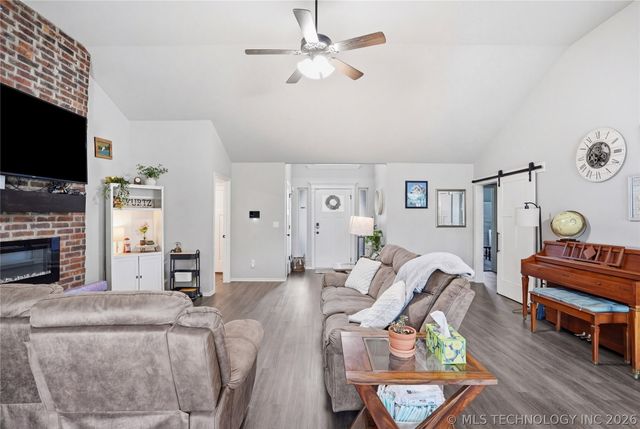 5421 Skylane Drive, Sand Springs, OK 74063