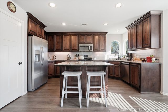 5421 Skylane Drive, Sand Springs, OK 74063