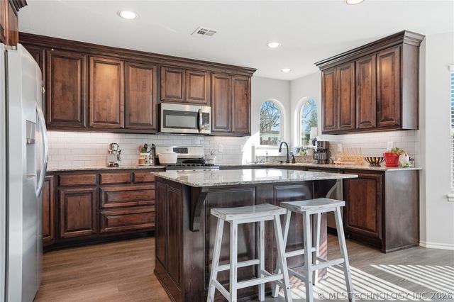 5421 Skylane Drive, Sand Springs, OK 74063