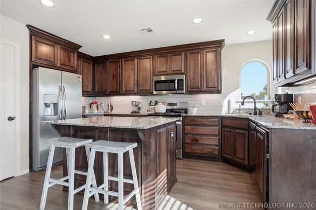 5421 Skylane Drive, Sand Springs, OK 74063