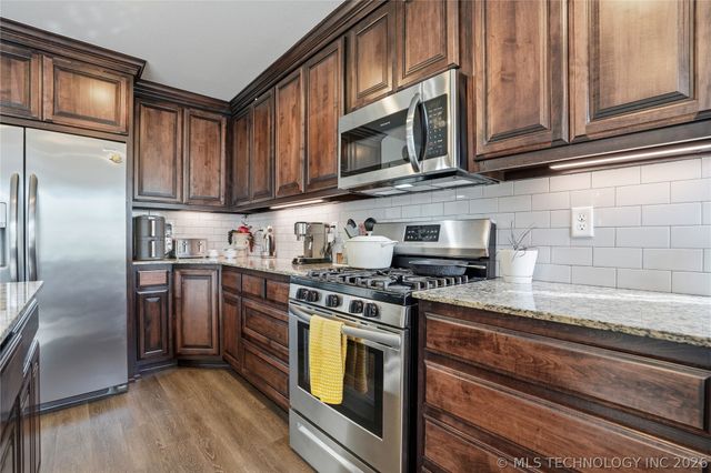 5421 Skylane Drive, Sand Springs, OK 74063