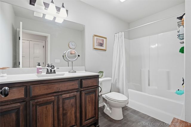 5421 Skylane Drive, Sand Springs, OK 74063