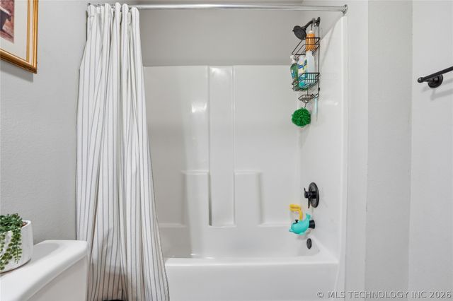 5421 Skylane Drive, Sand Springs, OK 74063