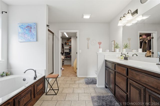 5421 Skylane Drive, Sand Springs, OK 74063