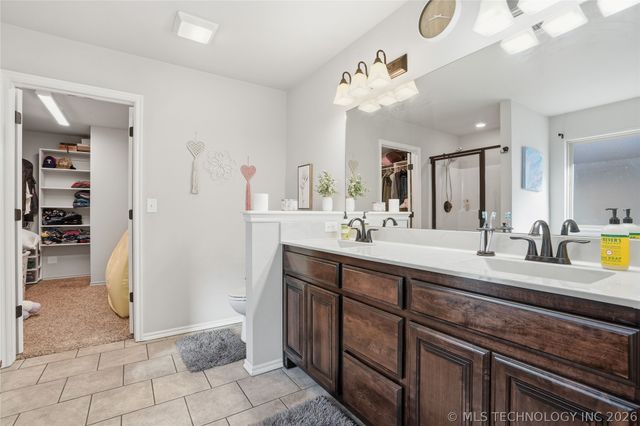 5421 Skylane Drive, Sand Springs, OK 74063