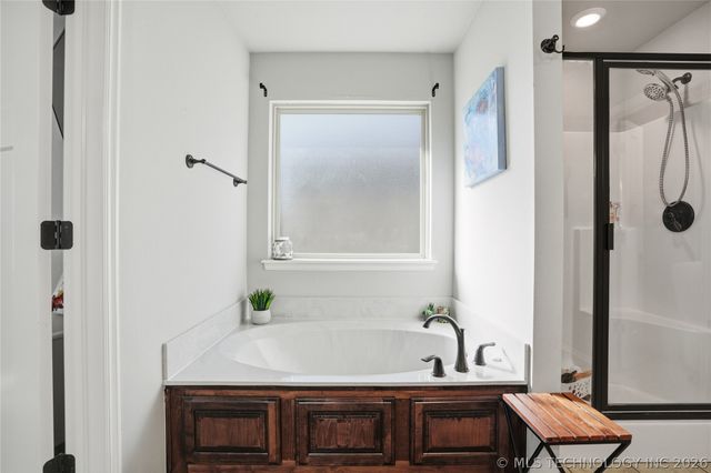 5421 Skylane Drive, Sand Springs, OK 74063