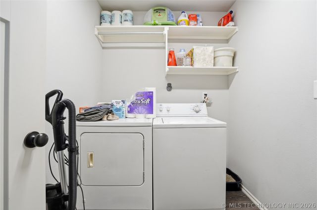 5421 Skylane Drive, Sand Springs, OK 74063