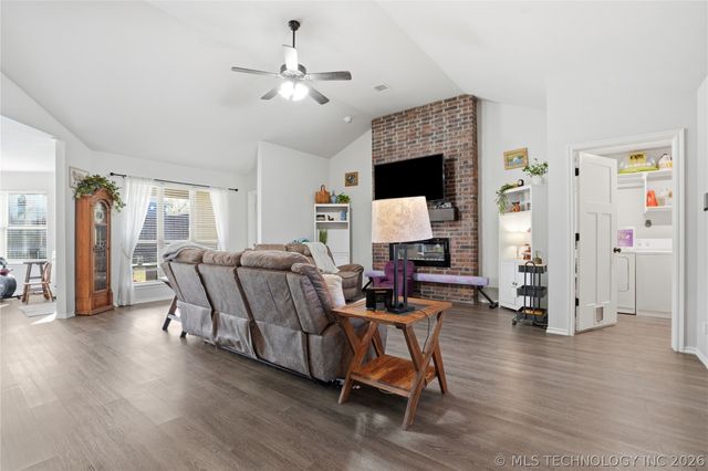 5421 Skylane Drive, Sand Springs, OK 74063