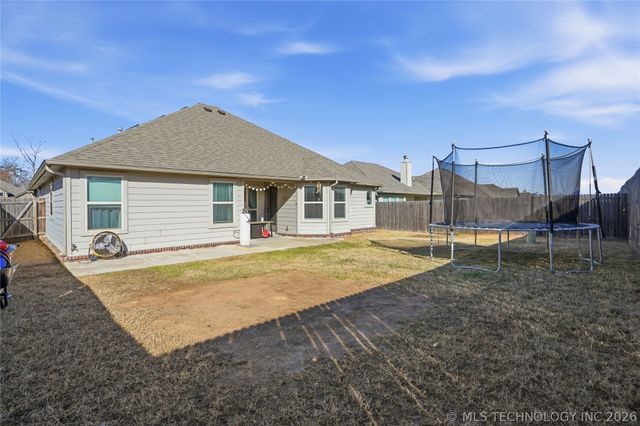 5421 Skylane Drive, Sand Springs, OK 74063