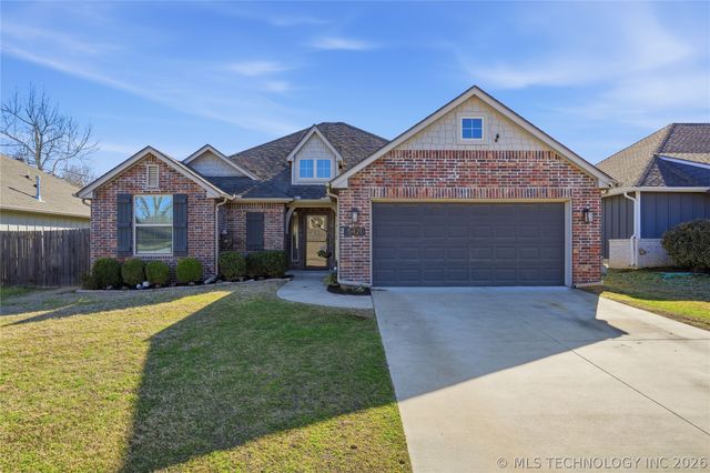 5421 Skylane Drive, Sand Springs, OK 74063