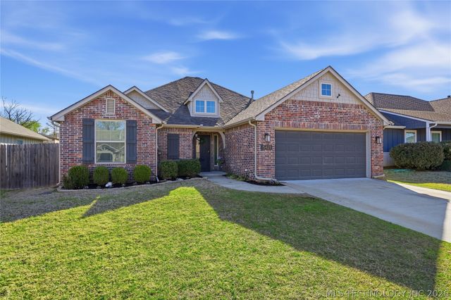 5421 Skylane Drive, Sand Springs, OK 74063