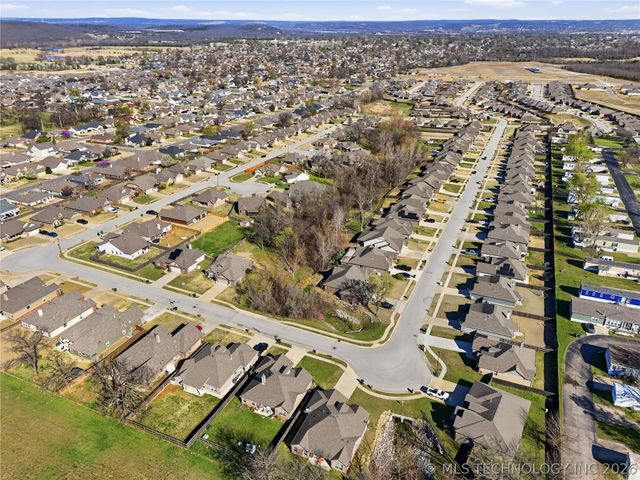 5421 Skylane Drive, Sand Springs, OK 74063