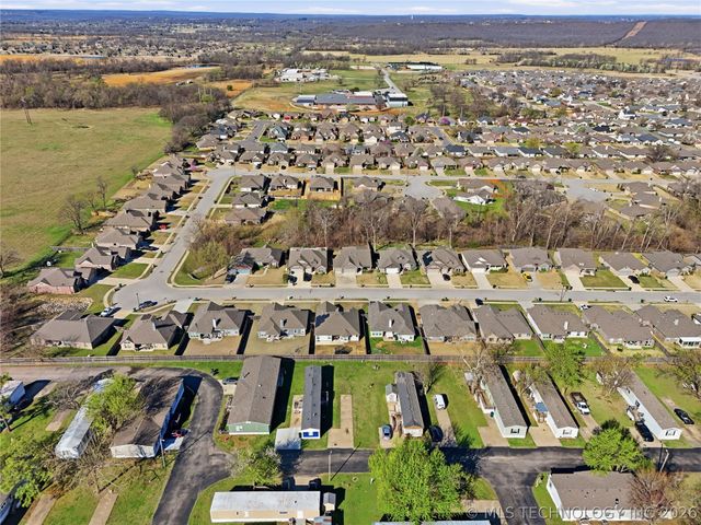 5421 Skylane Drive, Sand Springs, OK 74063