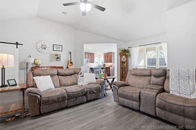 5421 Skylane Drive, Sand Springs, OK 74063