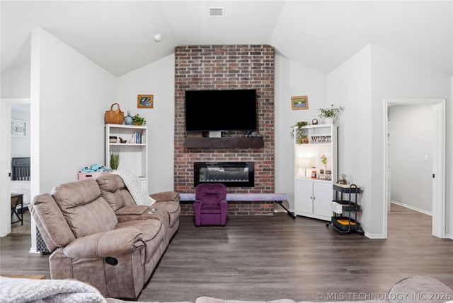 5421 Skylane Drive, Sand Springs, OK 74063