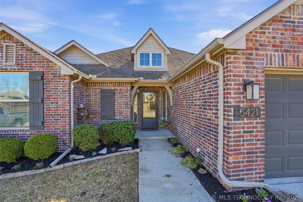 5421 Skylane Drive, Sand Springs, OK 74063