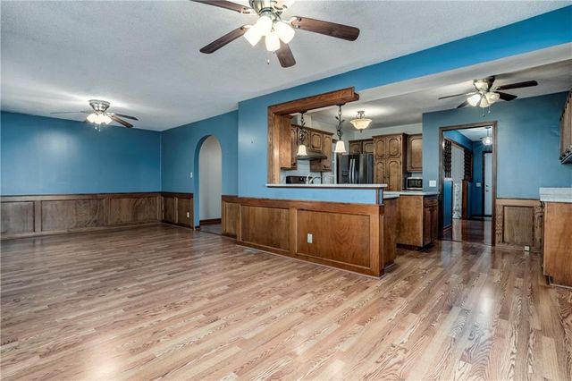 881 E 1st Street, Peculiar, MO 64078