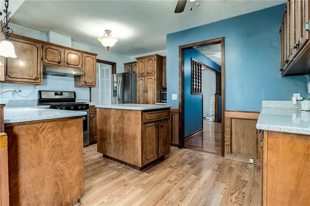 881 E 1st Street, Peculiar, MO 64078