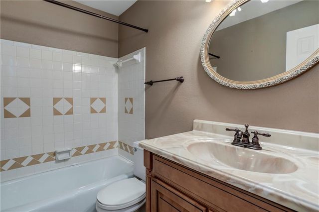 881 E 1st Street, Peculiar, MO 64078