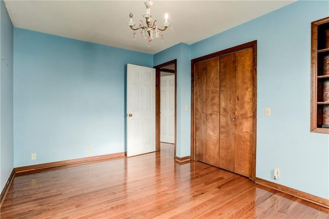 881 E 1st Street, Peculiar, MO 64078