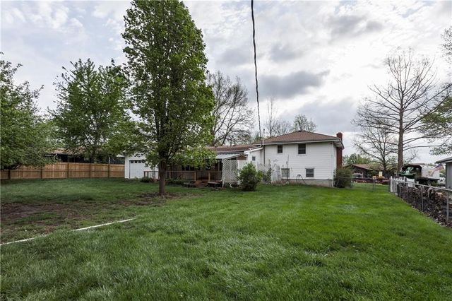 881 E 1st Street, Peculiar, MO 64078