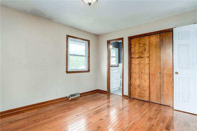 881 E 1st Street, Peculiar, MO 64078
