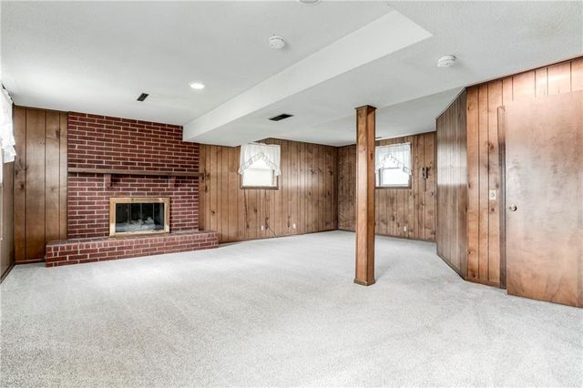 881 E 1st Street, Peculiar, MO 64078