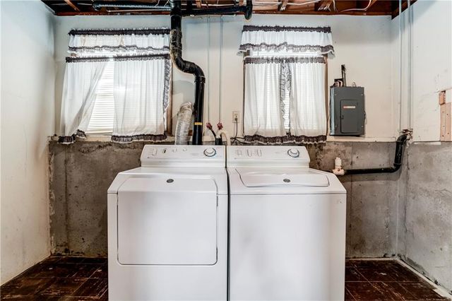 881 E 1st Street, Peculiar, MO 64078