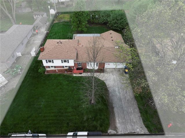 881 E 1st Street, Peculiar, MO 64078