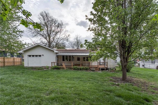 881 E 1st Street, Peculiar, MO 64078