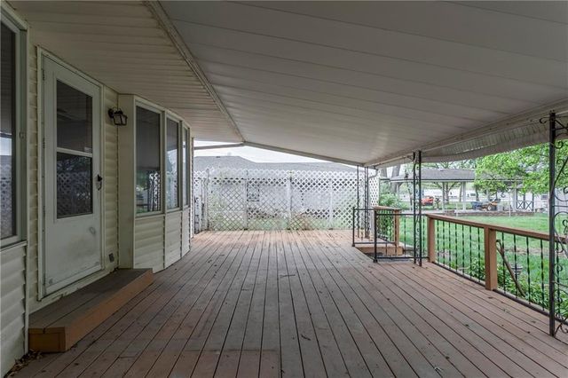 881 E 1st Street, Peculiar, MO 64078