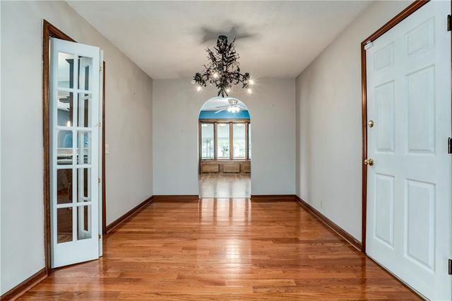 881 E 1st Street, Peculiar, MO 64078