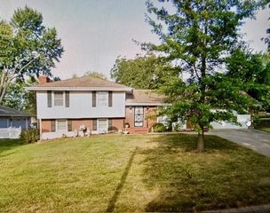 881 E 1st Street, Peculiar, MO 64078